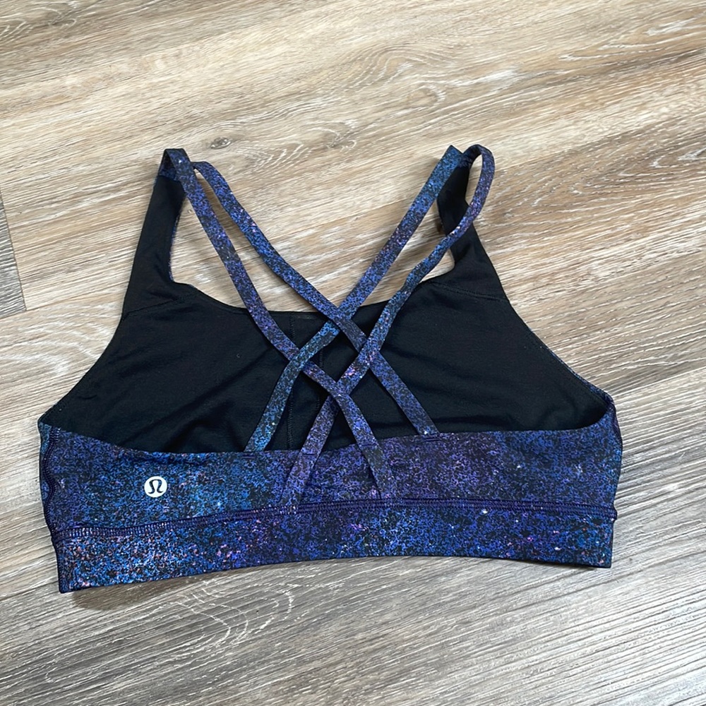 Lululemon energy bra size 8 no padding but some can be inserted
